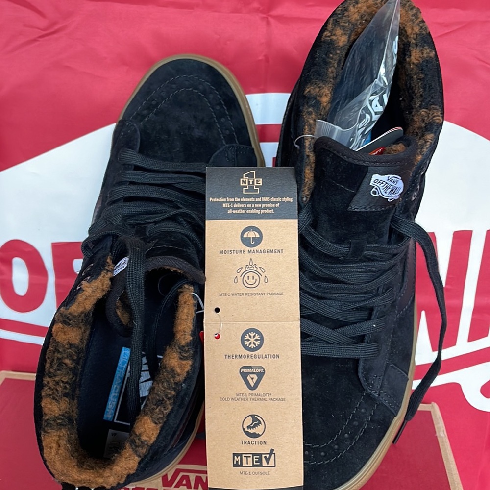 Vans Men’s Sk8-Hi Mte-1
Black/Gum
VN0A5HZYB9M
 boots - sneakers - athletic - Picture 13 of 16